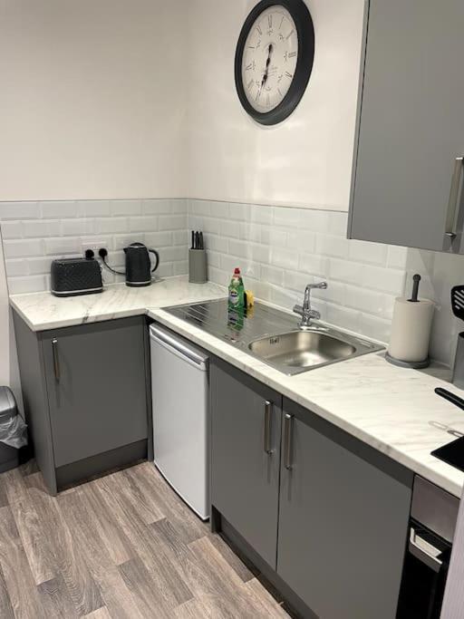 #4Bs 1 Bed Serviced Apartment Derby Eksteriør bilde